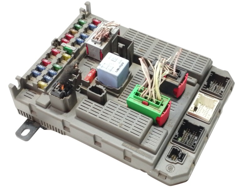 Recambio de caja reles / fusibles para citroën c5 berlina 2.0 hdi sx referencia OEM IAM 9637466180  