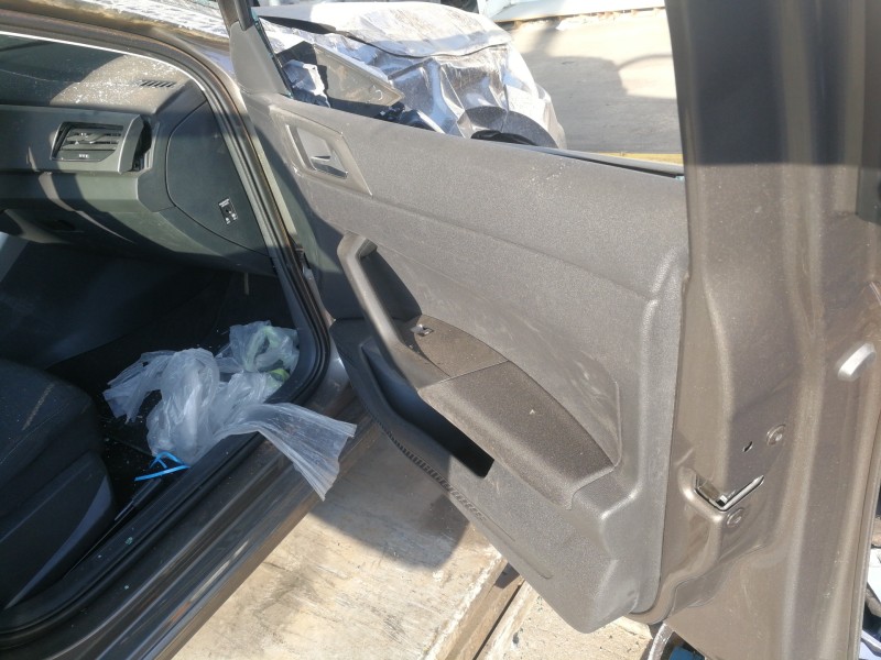 Recambio de guarnecido puerta delantera derecha para volkswagen polo advance referencia OEM IAM 2G4867012 156142371XX / 2G486701