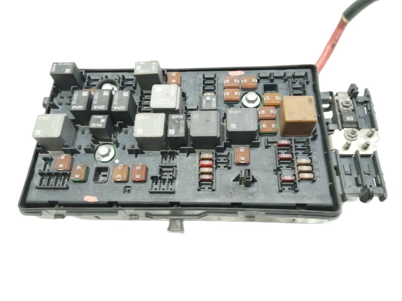 Recambio de caja reles / fusibles para opel insignia berlina cosmo referencia OEM IAM 13222782  