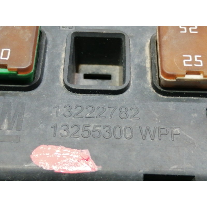 Recambio de caja reles / fusibles para opel insignia berlina cosmo referencia OEM IAM 13222782  