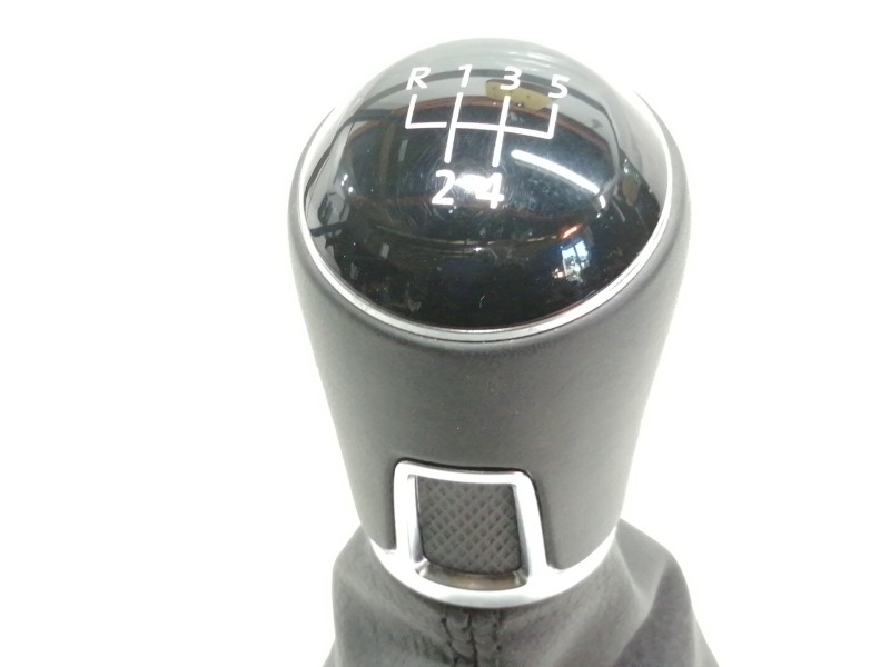 Recambio de pomo palanca cambio para volkswagen polo advance referencia OEM IAM 2G1711113B  