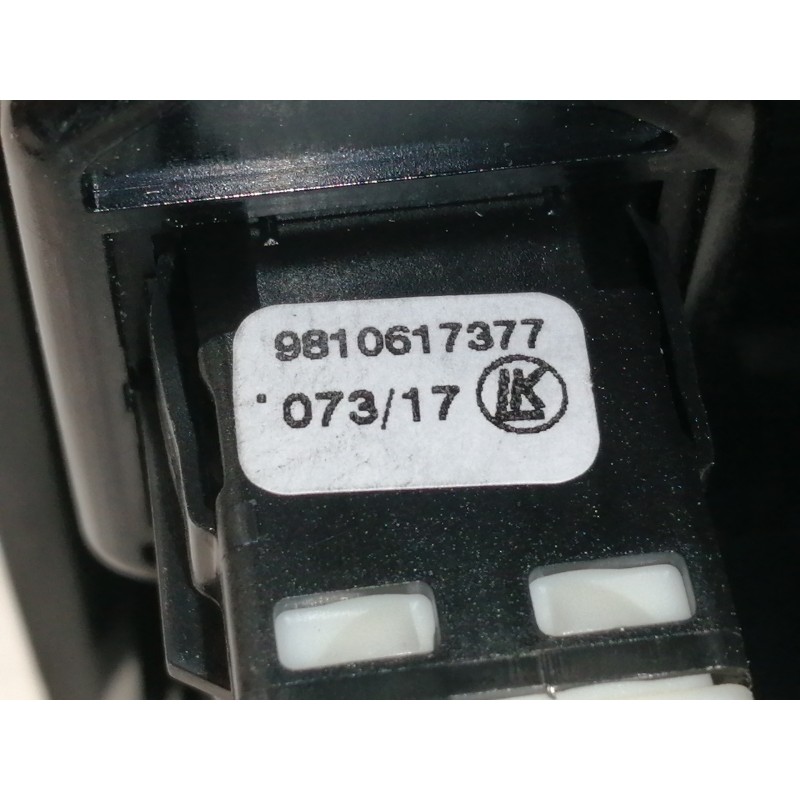 Recambio de guarnecidos palanca cambio para peugeot 3008 active referencia OEM IAM 9804007480 1010869709 / 9810593577 / 98150494