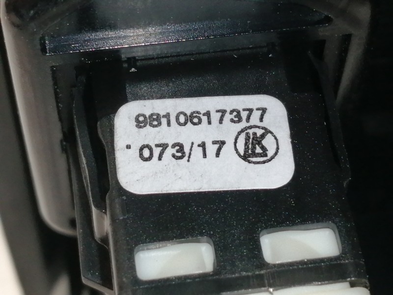 Recambio de guarnecidos palanca cambio para peugeot 3008 active referencia OEM IAM 9804007480 1010869709 / 9810593577 / 98150494