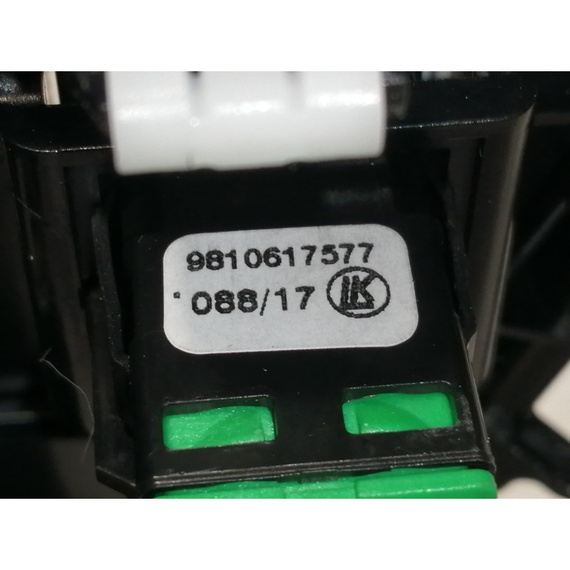 Recambio de guarnecidos palanca cambio para peugeot 3008 active referencia OEM IAM 9804007480 1010869709 / 9810593577 / 98150494