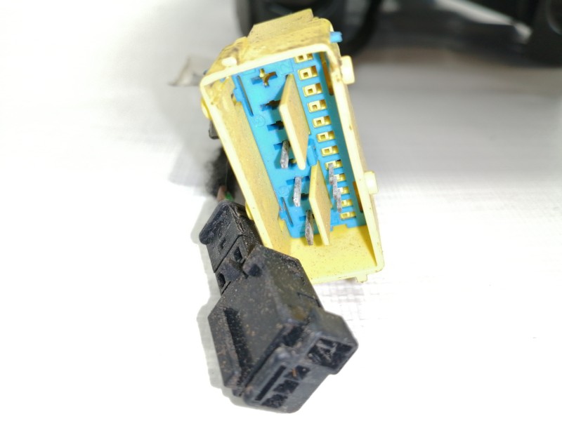 Recambio de apoyabrazos central para peugeot 3008 active referencia OEM IAM 21320456 21320456 9817435880