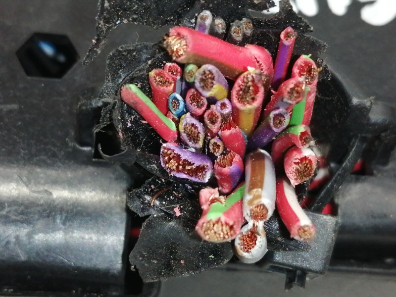 Recambio de caja reles / fusibles para opel adam glam ecoflex referencia OEM IAM 2B0Z4010F  