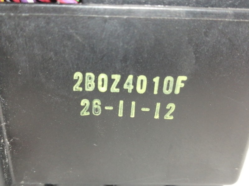 Recambio de caja reles / fusibles para opel adam glam ecoflex referencia OEM IAM 2B0Z4010F  