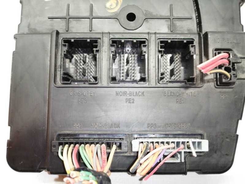 Recambio de caja reles / fusibles para renault megane ii berlina 3p authentique referencia OEM IAM   