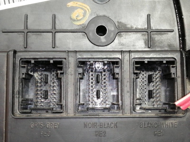 Recambio de caja reles / fusibles para renault megane ii berlina 3p authentique referencia OEM IAM   