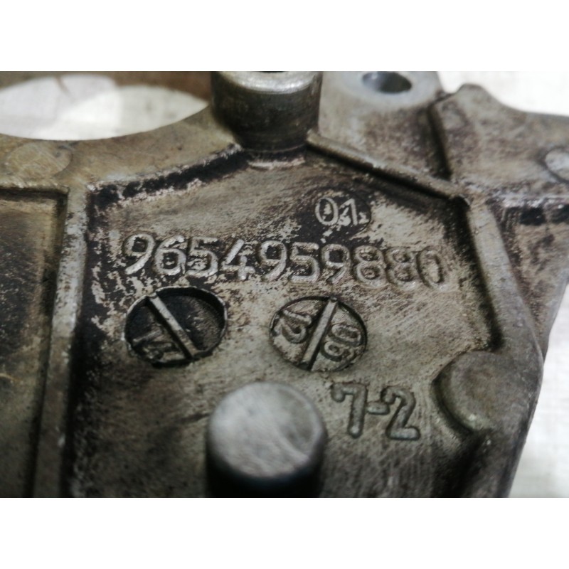 Recambio de soporte bomba inyeccion para peugeot 307 berlina (s2) d-sign referencia OEM IAM 9654959880  