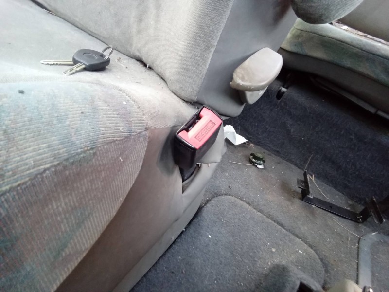 Recambio de enganche cinturon delantero derecho para citroën xsara picasso 2.0 hdi referencia OEM IAM   