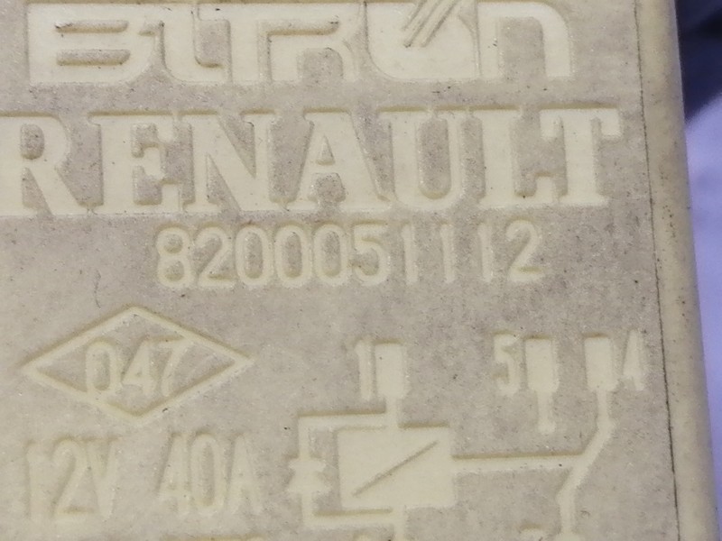 Recambio de caja reles / fusibles para renault megane ii berlina 3p authentique referencia OEM IAM 8200051112  