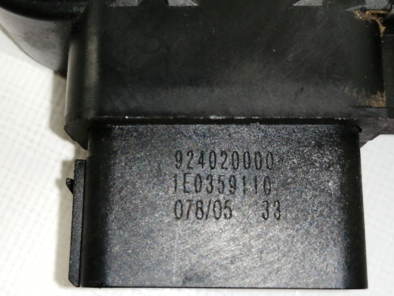 Recambio de cerradura puerta delantera derecha para land rover range rover sport v6 td hse referencia OEM IAM FQJ000204  