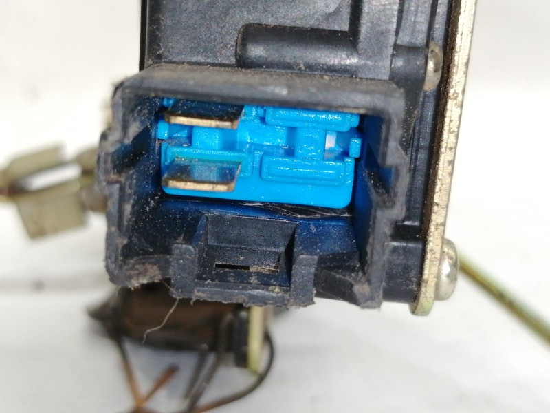 Recambio de cerradura puerta delantera derecha para hyundai accent (lc) gls crdi referencia OEM IAM 9574825000  