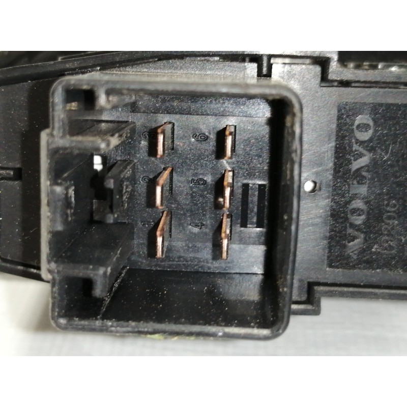 Recambio de mando elevalunas trasero izquierdo para volvo s60 berlina d5 referencia OEM IAM 8685288  