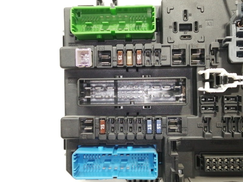 Recambio de caja reles / fusibles para opel astra h berlina elegance referencia OEM IAM 5DK00866931  