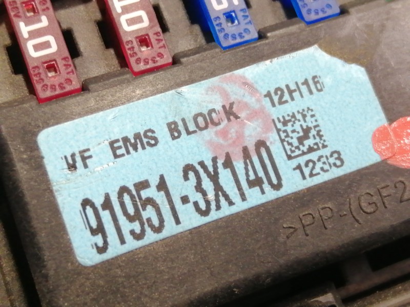 Recambio de caja reles / fusibles para hyundai i30 (gd) classic referencia OEM IAM 919513X140  