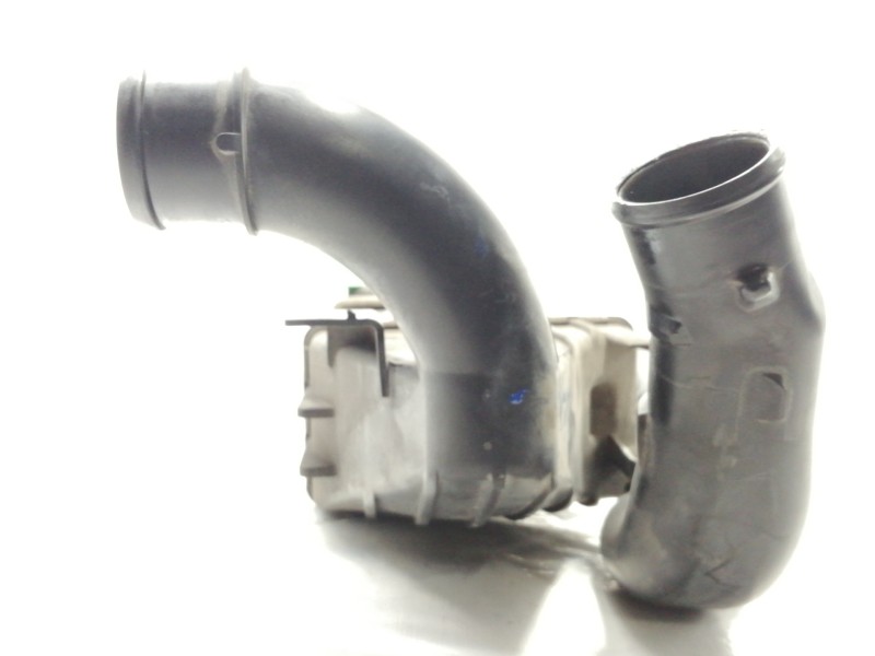 Recambio de intercooler para opel astra h berlina elegance referencia OEM IAM 13128926  