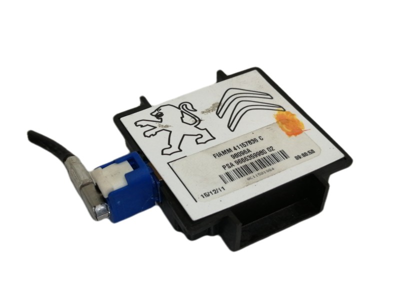 Recambio de antena para peugeot 508 active referencia OEM IAM 9666359980  
