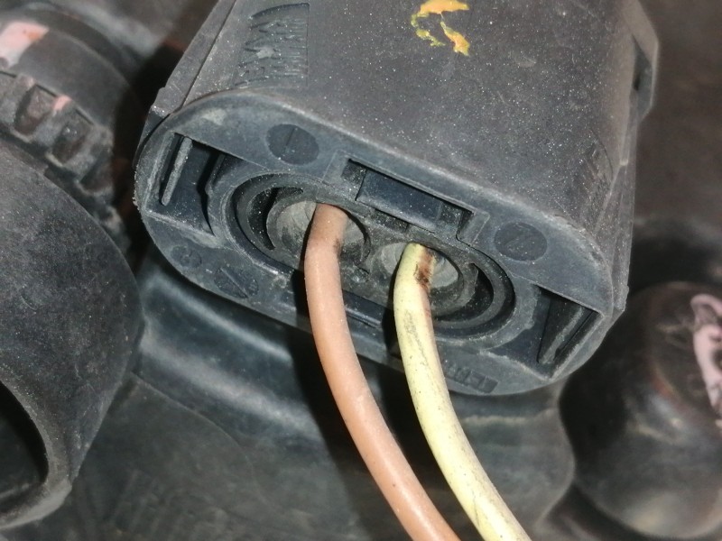 Recambio de faro antiniebla derecho para bmw x5 (e53) 3.0d referencia OEM IAM 13101610  