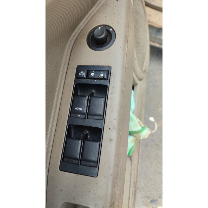 Recambio de mando elevalunas delantero izquierdo para dodge caliber 2.0 crd referencia OEM IAM   