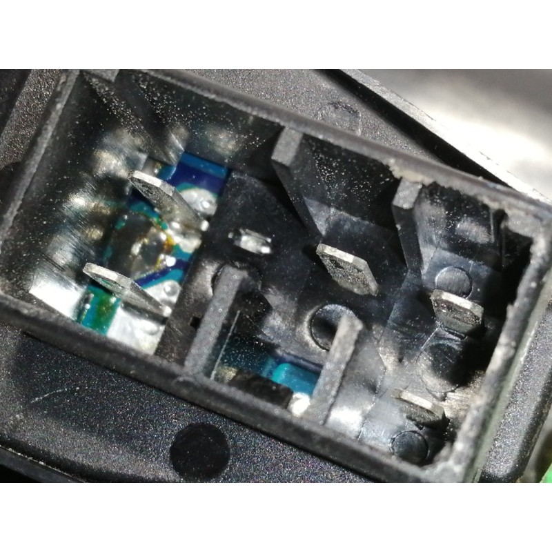 Recambio de mando elevalunas delantero derecho para hyundai h 1 starex h 1 starex crdi referencia OEM IAM   