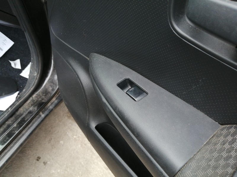 Recambio de mando elevalunas trasero derecho para nissan note (e11e) acenta referencia OEM IAM 829609U10A 25411ED00A 