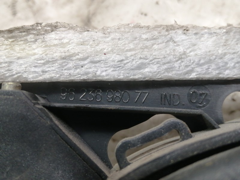 Recambio de maneta interior delantera derecha para peugeot 206 berlina x-line referencia OEM IAM 9623698077  