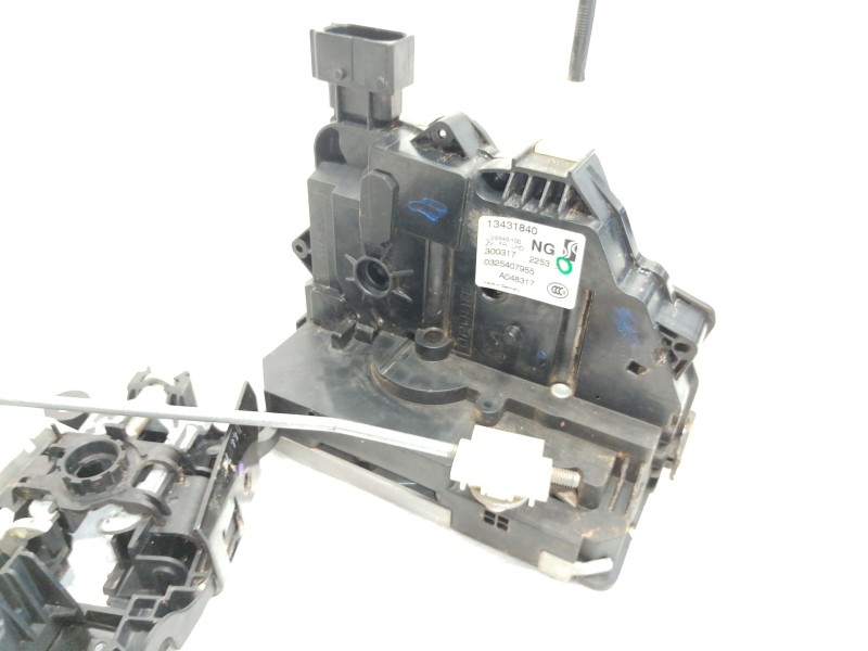 Recambio de cerradura puerta delantera derecha para opel corsa e expression referencia OEM IAM 13431840  