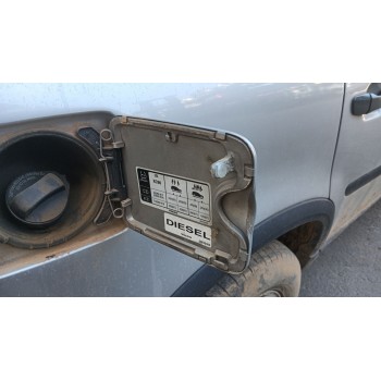 TAPA EXTERIOR COMBUSTIBLE 