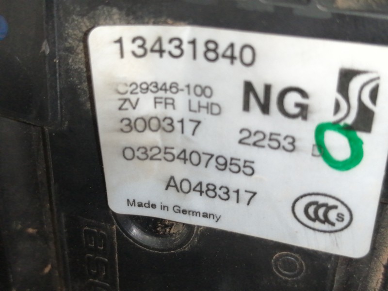 Recambio de cerradura puerta delantera derecha para opel corsa e expression referencia OEM IAM 13431840  