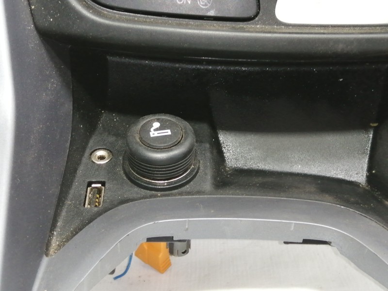 Recambio de moldura para ford b-max trend referencia OEM IAM 3200274 3200154A AV11R045H20