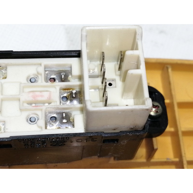 Recambio de mando elevalunas delantero derecho para kia carnival ii 2.9 cdri ex referencia OEM IAM 0K53A66360A  