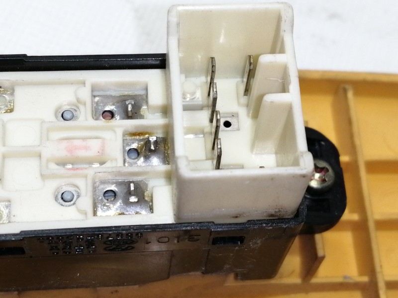 Recambio de mando elevalunas delantero derecho para kia carnival ii 2.9 cdri ex referencia OEM IAM 0K53A66360A  