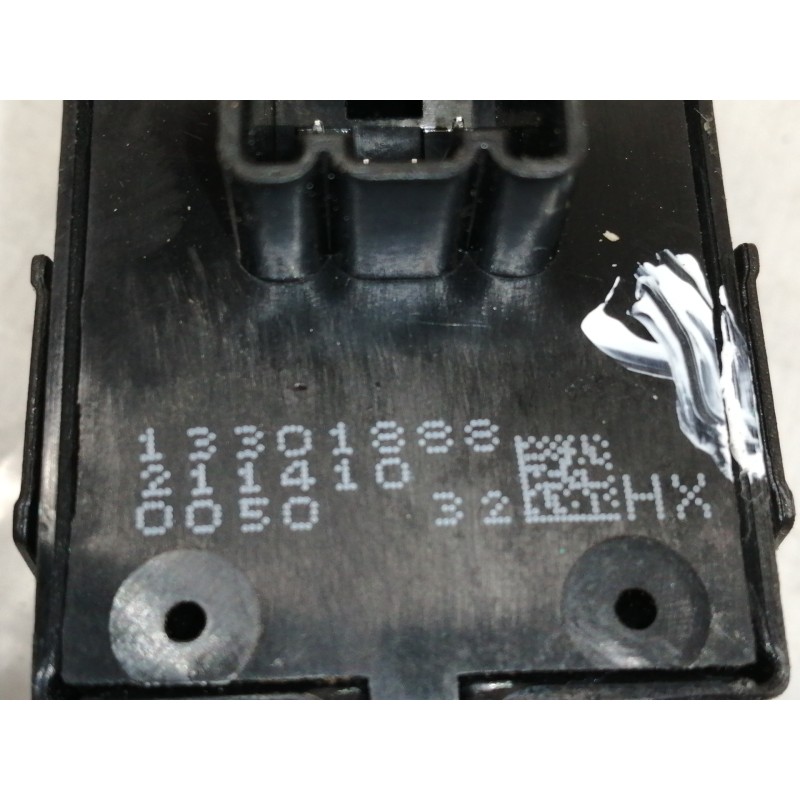 Recambio de mando elevalunas trasero derecho para opel insignia sports tourer cosmo referencia OEM IAM 13301888  