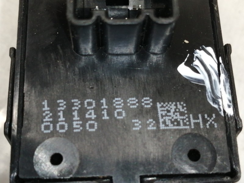 Recambio de mando elevalunas trasero derecho para opel insignia sports tourer cosmo referencia OEM IAM 13301888  