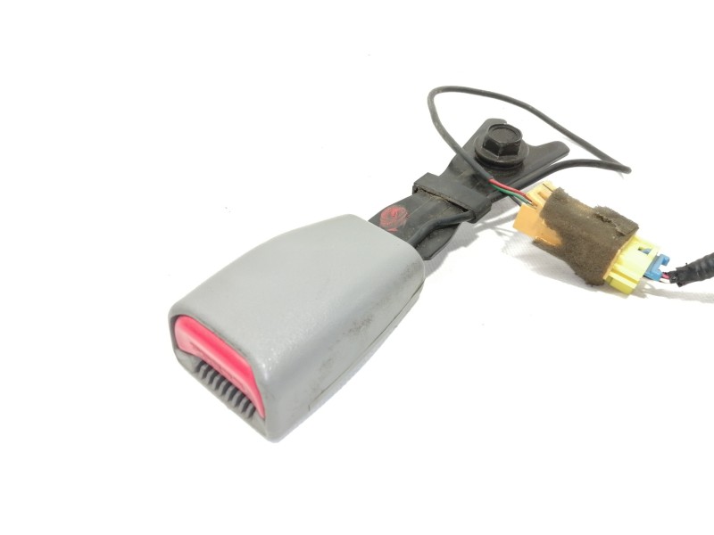 Recambio de enganche cinturon delantero derecho para kia carnival ii 2.9 cdri ex referencia OEM IAM   