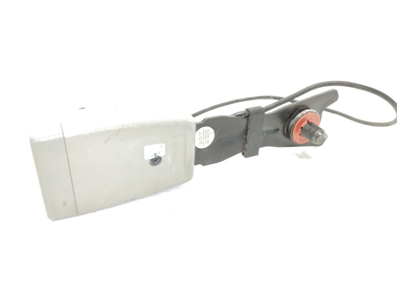 Recambio de enganche cinturon delantero derecho para kia carnival ii 2.9 cdri ex referencia OEM IAM   