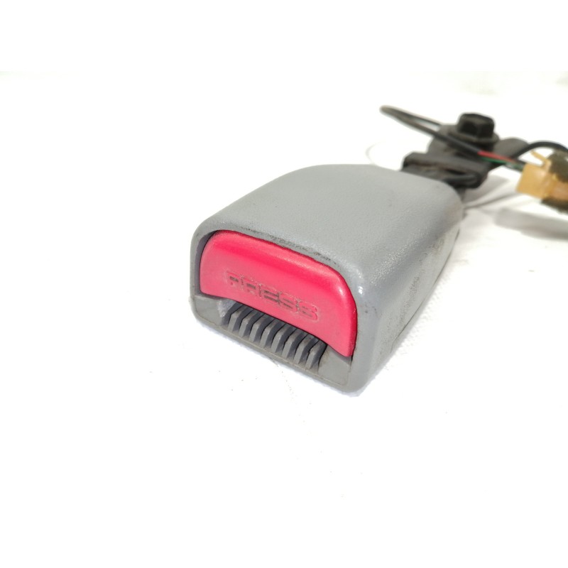 Recambio de enganche cinturon delantero derecho para kia carnival ii 2.9 cdri ex referencia OEM IAM   