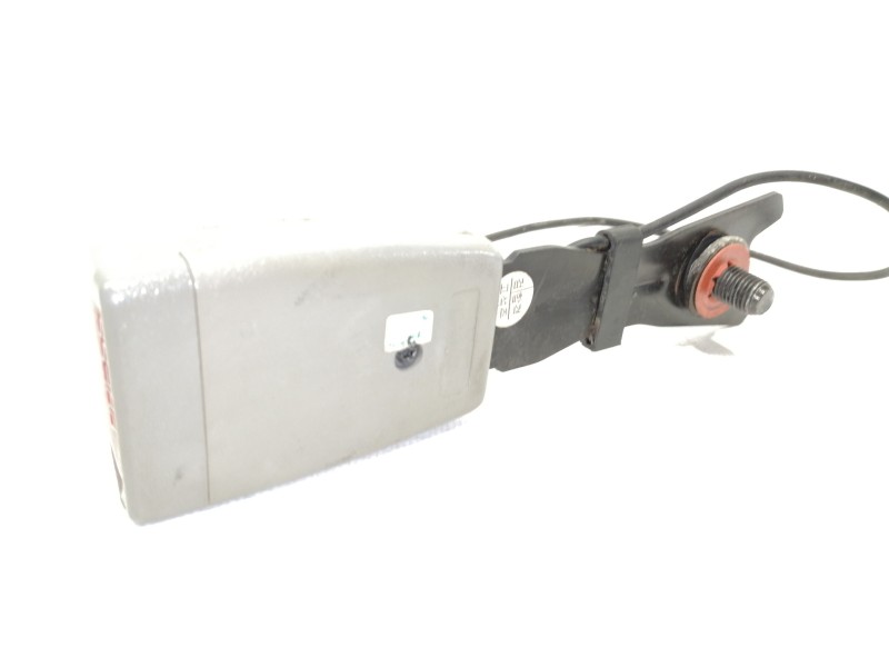 Recambio de enganche cinturon delantero derecho para kia carnival ii 2.9 cdri ex referencia OEM IAM   