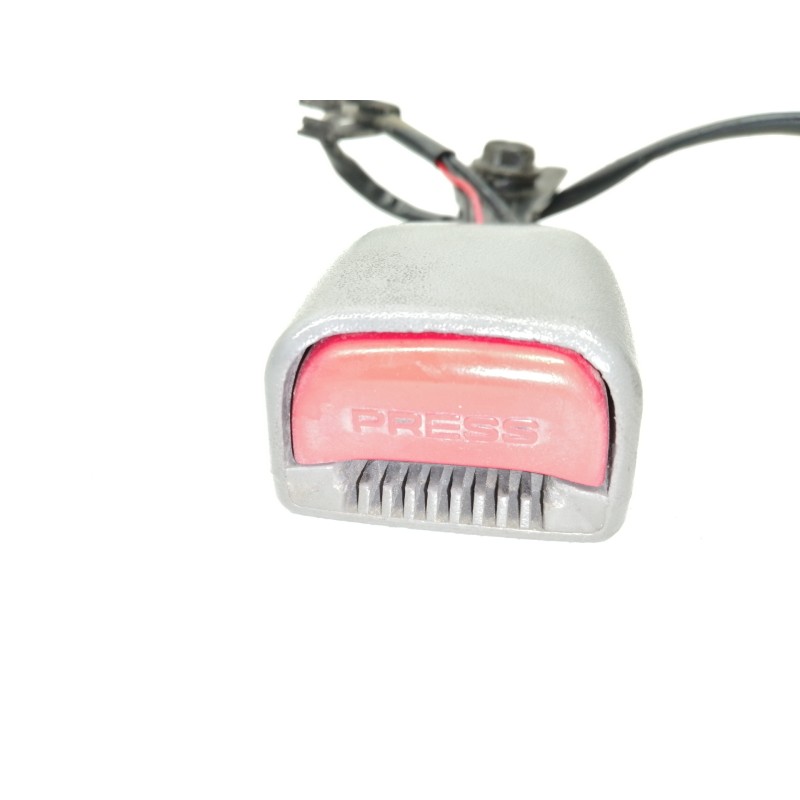 Recambio de enganche cinturon delantero izquierdo para kia carnival ii 2.9 cdri ex referencia OEM IAM   