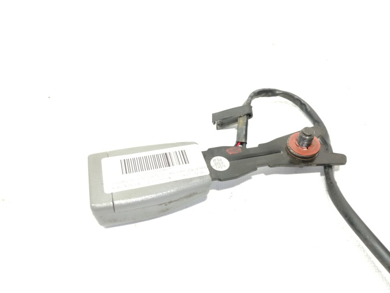 Recambio de enganche cinturon delantero izquierdo para kia carnival ii 2.9 cdri ex referencia OEM IAM   
