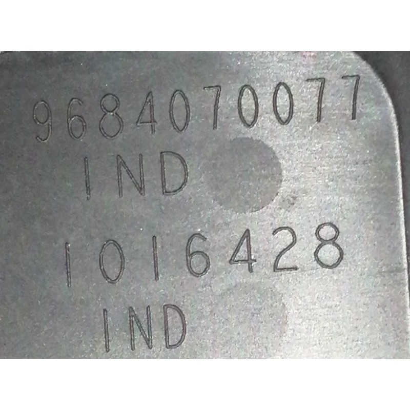 Recambio de apoyabrazos central para citroën c3 lx referencia OEM IAM 9684070077  