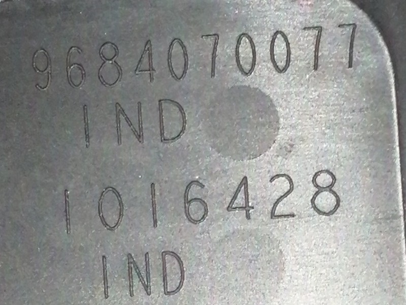 Recambio de apoyabrazos central para citroën c3 lx referencia OEM IAM 9684070077  