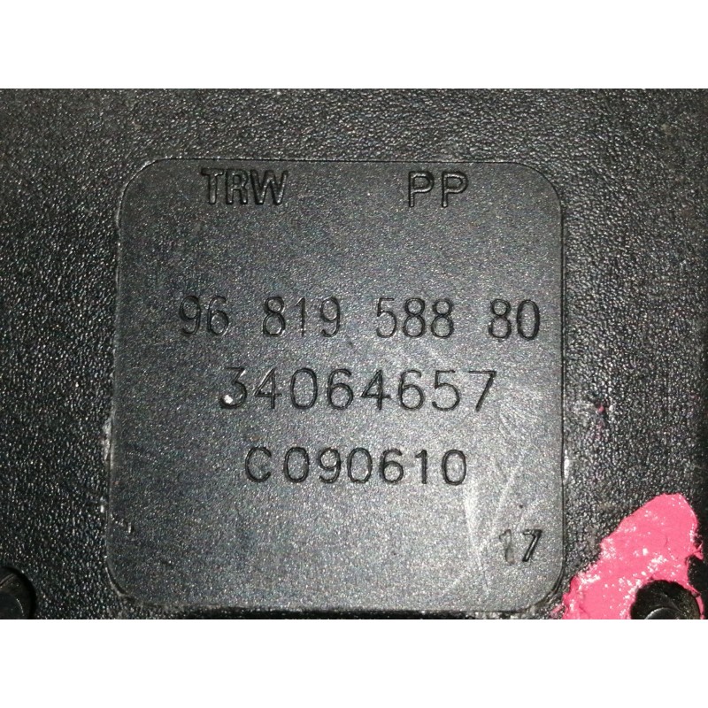Recambio de enganche cinturon trasero izquierdo para citroën c3 lx referencia OEM IAM 9681958880  