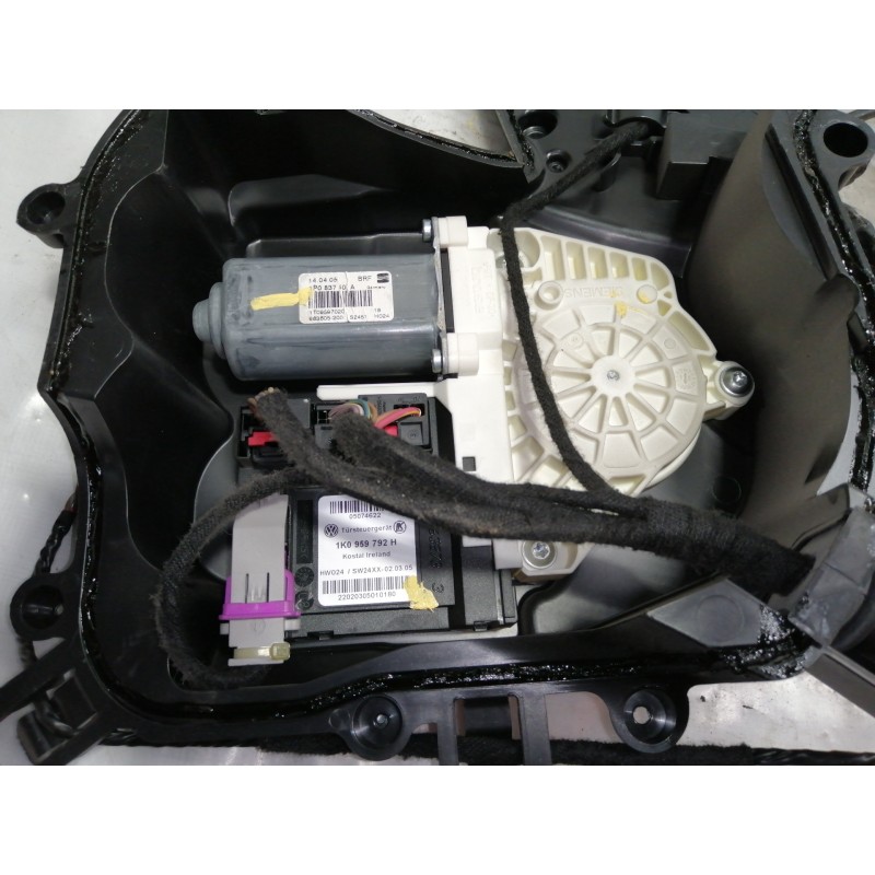 Recambio de elevalunas delantero derecho para seat leon (1p1) reference referencia OEM IAM 1P0837402A  