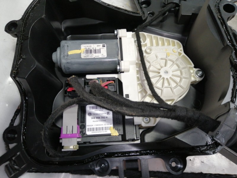 Recambio de elevalunas delantero derecho para seat leon (1p1) reference referencia OEM IAM 1P0837402A  