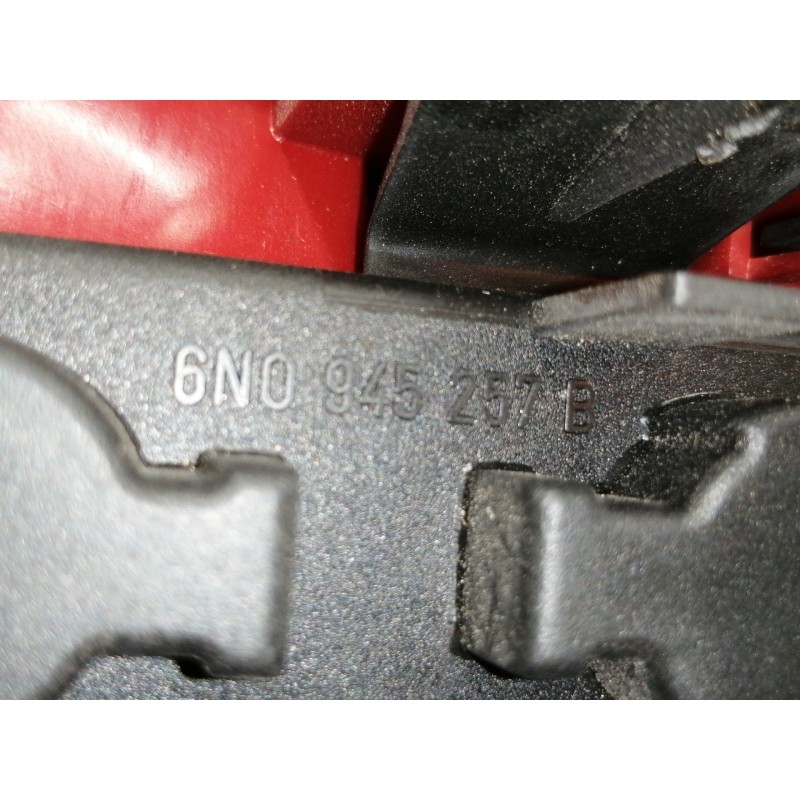 Recambio de piloto trasero izquierdo para volkswagen polo berlina (6n2) trendline referencia OEM IAM 6N0945257B  