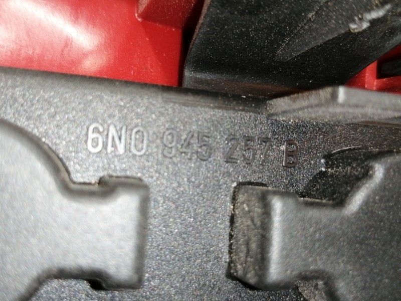 Recambio de piloto trasero izquierdo para volkswagen polo berlina (6n2) trendline referencia OEM IAM 6N0945257B  