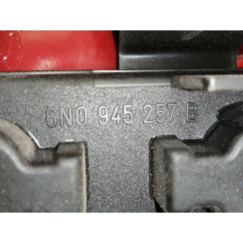 Recambio de piloto trasero derecho para volkswagen polo berlina (6n2) trendline referencia OEM IAM 6N0945257B  